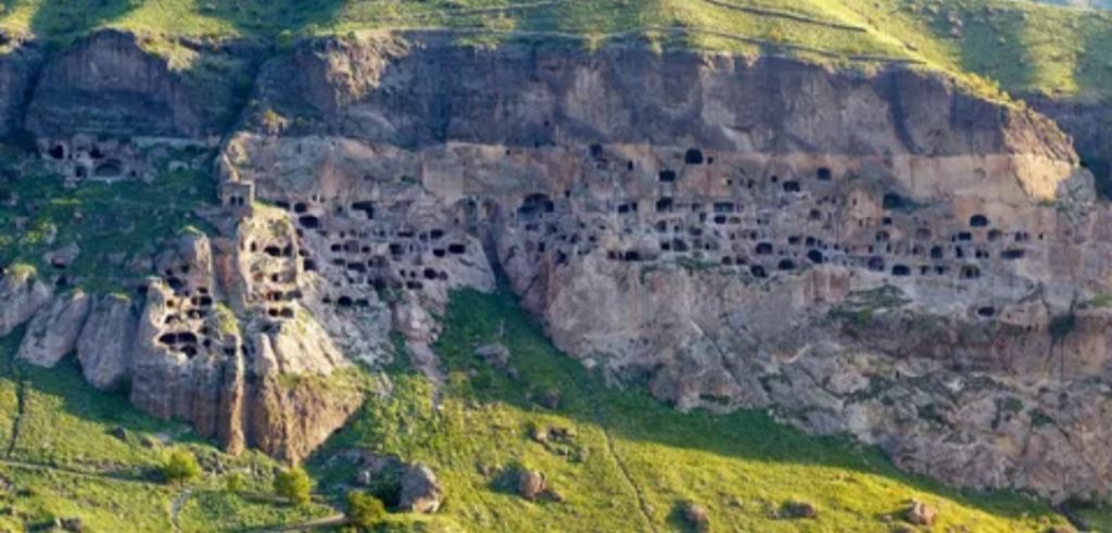 ერთდღიანი ტური სამცხე-ჯავახეთში .. ბორჯომი-მწვანე მონასტერი-რაბათი-ვარძია