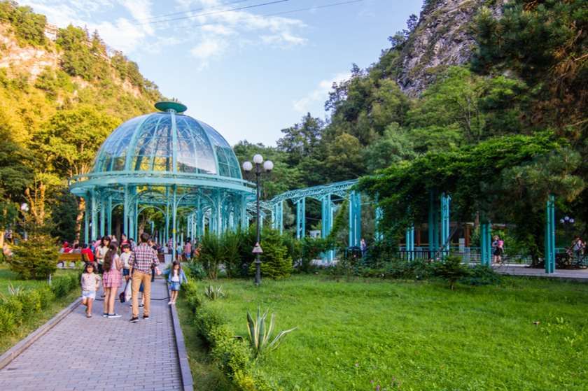 ვარძია, ვანის ქვაბები, ხერთვისის ციხე, რაბათი, მწვანე მონასტერი, ბორჯომი . . .