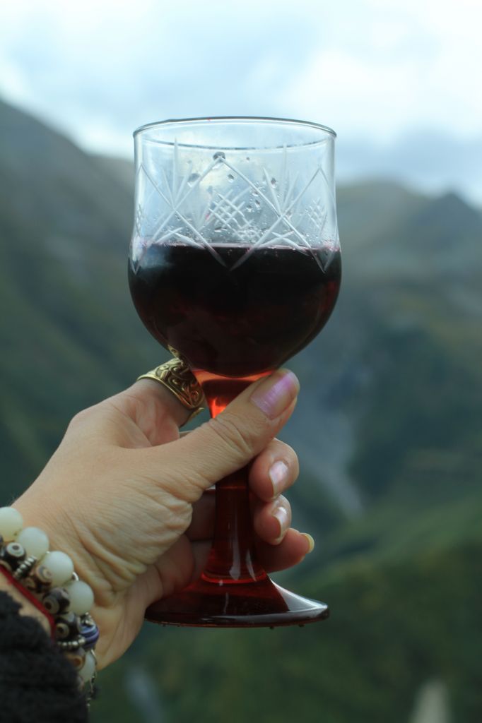 GEOSKY გთავაზობთ ტურს ყაზბეგში, (ნატურალური ღვინის დეგუსტაციით)