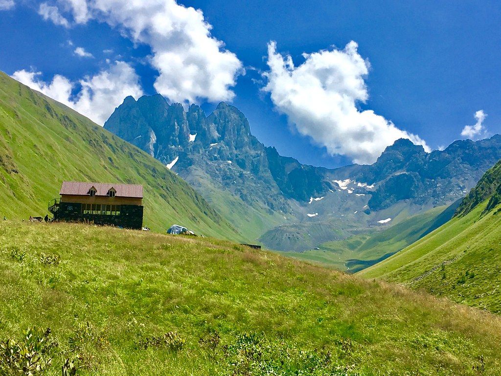 ტური ულამაზეს ჯუთაში