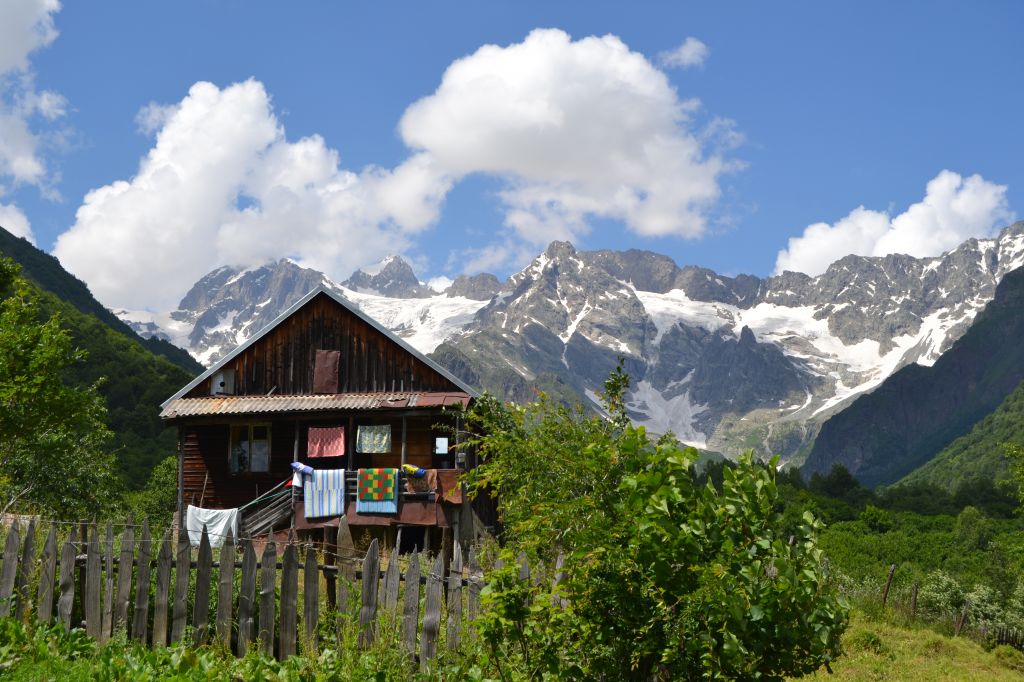 - სექტემბერი - რაჭის ორდღიანი ტური