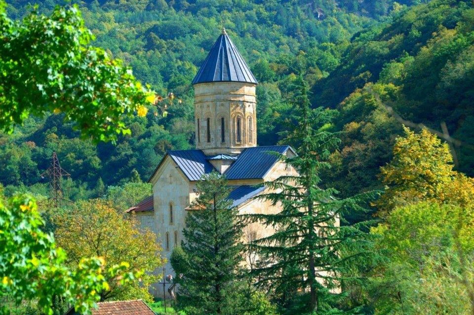 - სექტემბერი - რაჭის ორდღიანი ტური