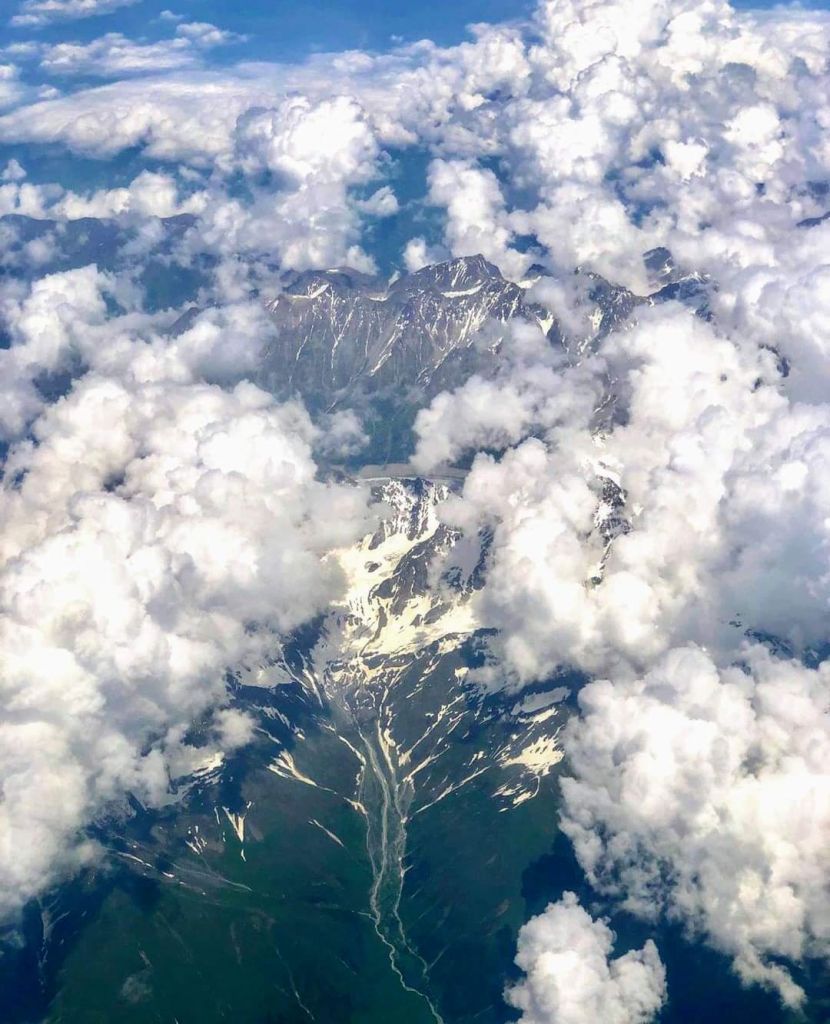 აგვისტოს ერთდღიანი ულამაზესი ტური ყაზბეგში ..დარჩა  ადგილი( თანხაში შედის გერგეთზე ასვლაც) სანახაობები: ჟინვალის წყალსაცავი-ანანური-თეთრი და შავი არაგვის შესართავი-გუდაურის პანორამა-გერგეთის სამება-დარიალის ხეობა-სოფელი სნო...