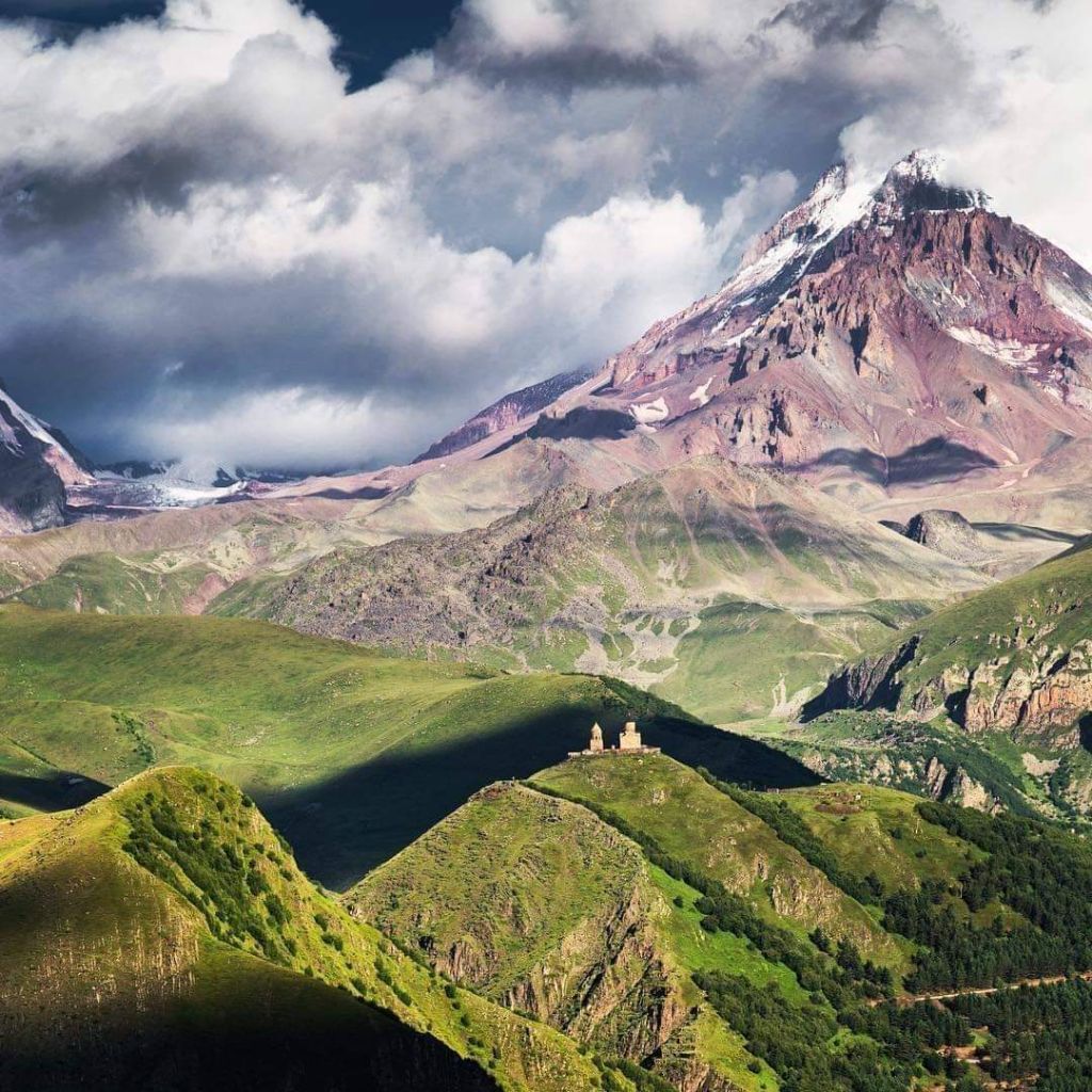 აგვისტოს ერთდღიანი ულამაზესი ტური ყაზბეგში ..დარჩა ადგილი( თანხაში შედის გერგეთზე ასვლაც) სანახაობები: ჟინვალის წყალსაცავი-ანანური-თეთრი და შავი არაგვის შესართავი-გუდაურის პანორამა-გერგეთის სამება-დარიალის ხეობა-სოფელი სნო...