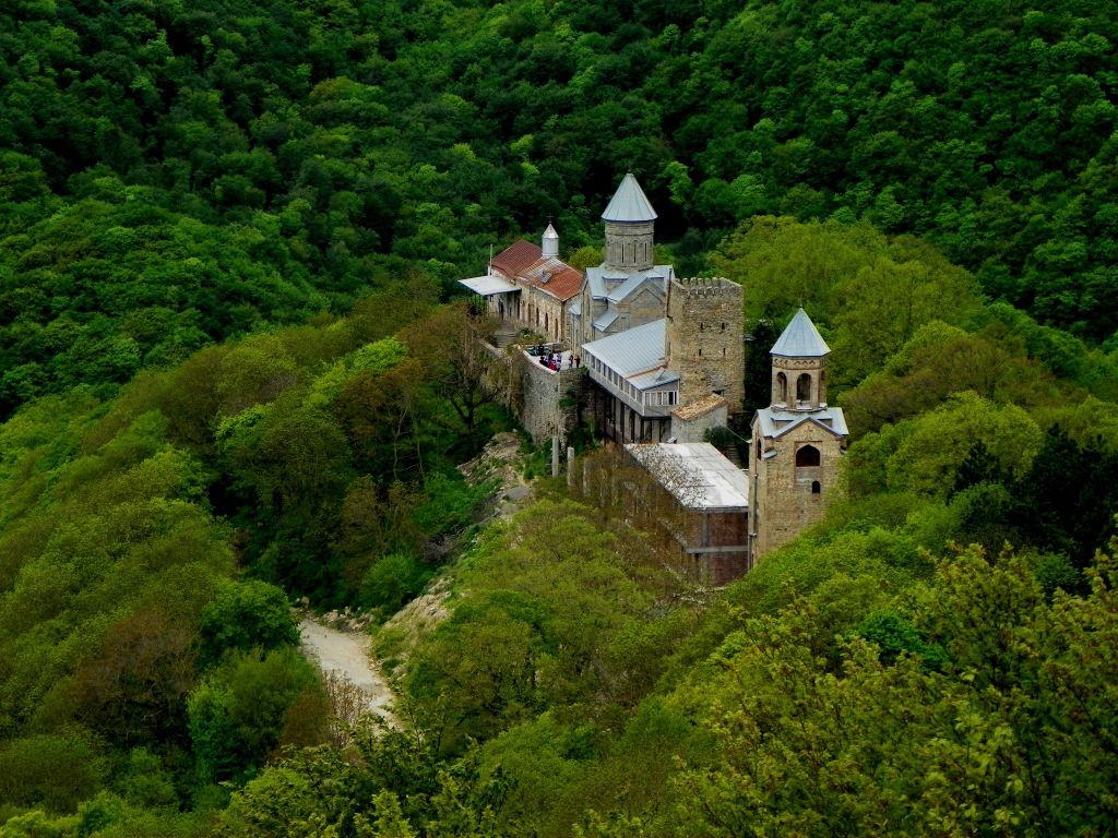 ტური იმერეთში: ბაგრატის ტაძარი, გელათი, პრომეთეს მღვიმე, სათაფლია, მოწამეთა მონასტერი . . .