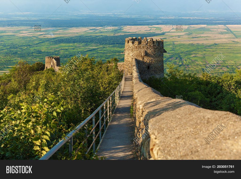 ერთდღიანი ღვინის ტური ლეგენდარულ სიღნაღში : წინაპართა თავშესაფარი, ბოდბის დედათა მონასტერი, სამკურნალო წყარო, მსოფლიო ბრენდი  " ჭაჭა " და ქიზიყის სავიზიტო ბარათი ხაშლამა . . . 