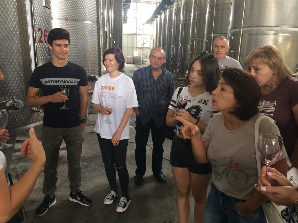 სიღნაღი - ლეგენდარული თავშესაფარი, წმინდანის მონასტერი, სამკურნალო წყარო, მსოფლიო ბრენდი  " ჭაჭა "  და  ქიზიყის სავიზიტო ბარათი ხაშლამა . . .