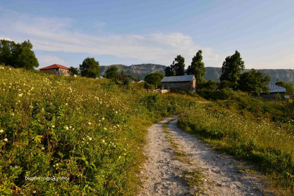 - ოქტომბერი - რაჭის ორდღიანი ტური