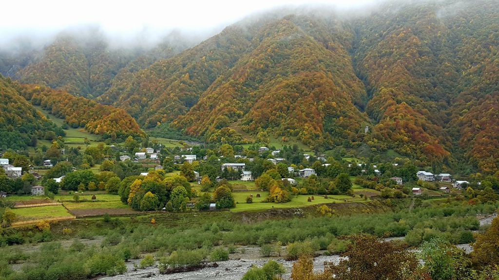 - ოქტომბერი - რაჭის ორდღიანი ტური