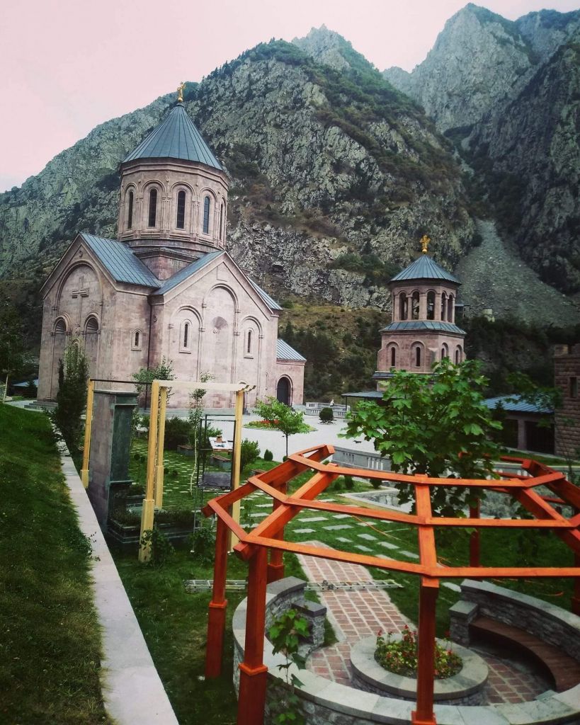 ერთდღიანი ულამაზესი ტური ყაზბეგში ..( თანხაში შედის გერგეთზე ასვლაც) სანახაობები: ჟინვალის წყალსაცავი-ანანური-თეთრი და შავი არაგვის შესართავი-გუდაურის პანორამა-გერგეთის სამება-დარიალის ხეობა-სოფელი სნო...