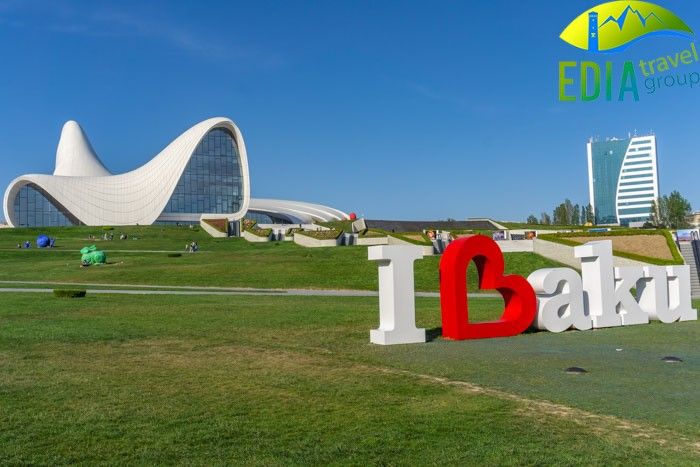 ,, სექტემბერი #ბაქოჩვენთანმოდაშია 