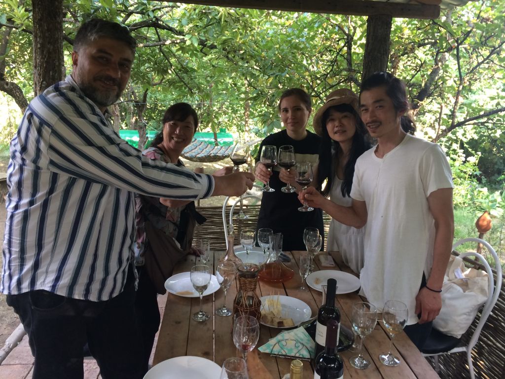 ორიგინალური ღვინის ტური ქიზიყში - სიღნაღი - ლებენდარულ წინაპართა თავშესაფარი - ლეგენდარული წმინდანის მონასტერი, სამკურნალო წყარო, სავიზიტო ბარათი ხაშლამა და მსოფლიო ბრენდი " ქაჭა ". . .