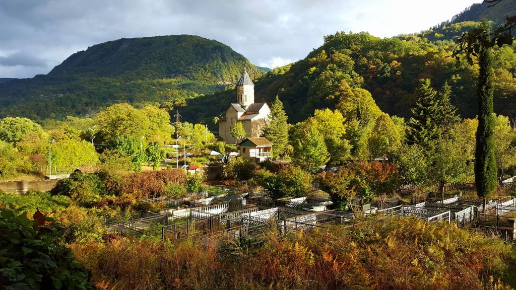 - ოქტომბერი - რაჭის ორდღიანი ტური