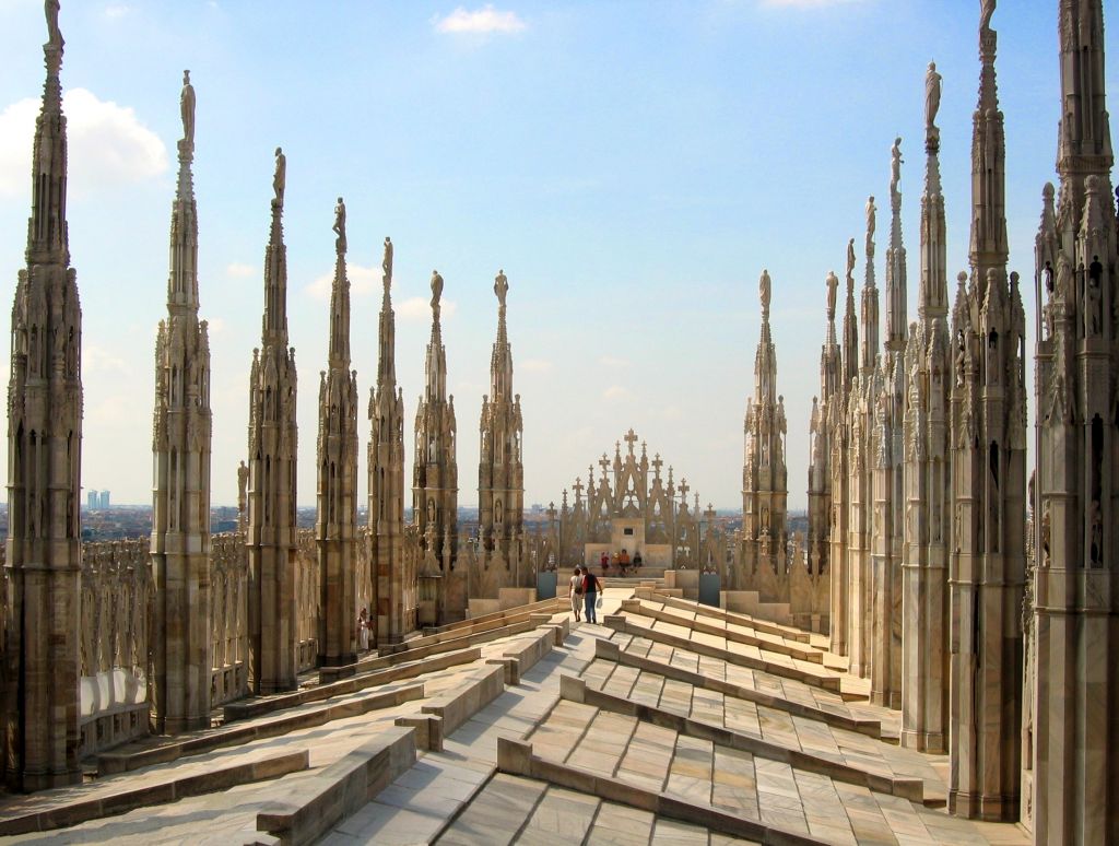 გლამურული მილანი და რომანტიული ვერონა ერთ ტურში