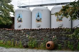 ერთდღიანი ტური კახეთში : მეღვინეობა ხარება - კავკასიონის კლდეში ნაკვეთი ღვინის საცავი, კორპორაცია ქინძმარაული, ილიას ტბა, გრემი, ნეკრესი, წინანდალი, თელავი . . .