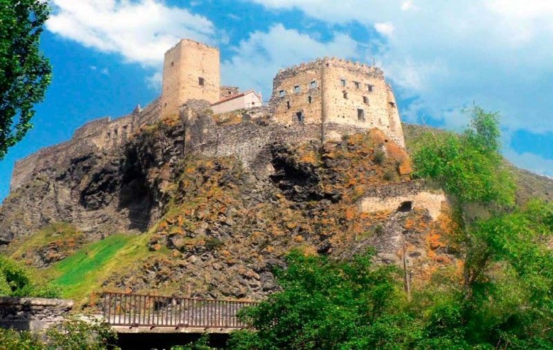 ერთდღიანი ტური სამცხე - ჯავახეთში : ბორჯობი - მწვანე მონასტერი - რაბათი - ხერთვისი - ვანის ქვაბები - ვარძია .