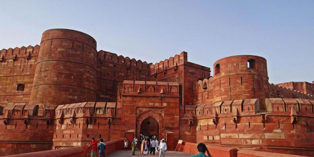 იოგას ტური ინდოეთში - ოქროს სამკუთხედი. % ფასდაკლებით