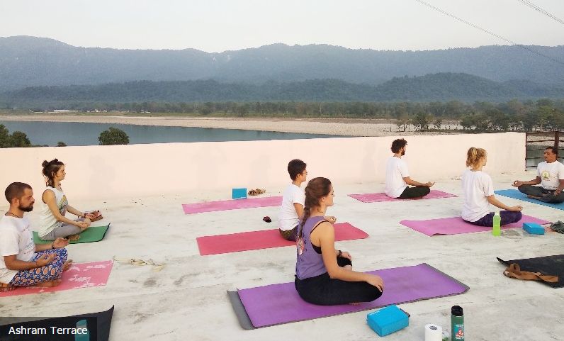 დაზოგე 20% და Yoga-ას საშუალებით მიაღწიე სრულყოფილებას ინდოეთში.