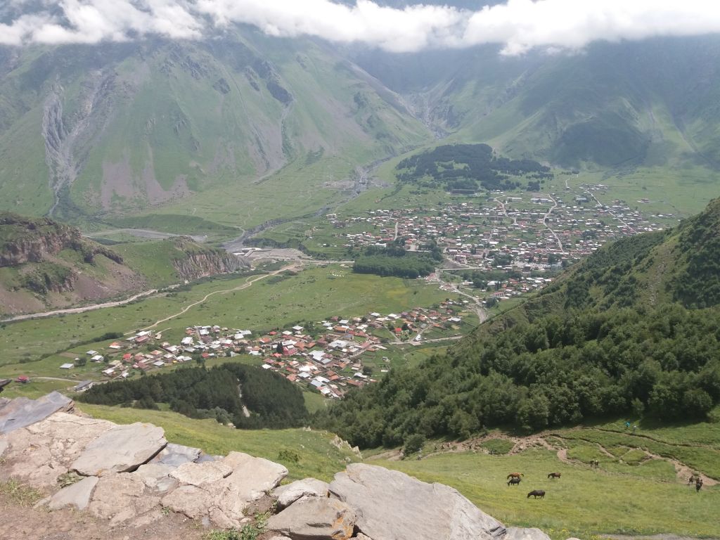 ერთდღიანი ჯიპ-ტური ყაზბეგში! გერგეტი, გველეთის ჩანჩქერი, დარიალის სამონასტრო კომპლექსი.