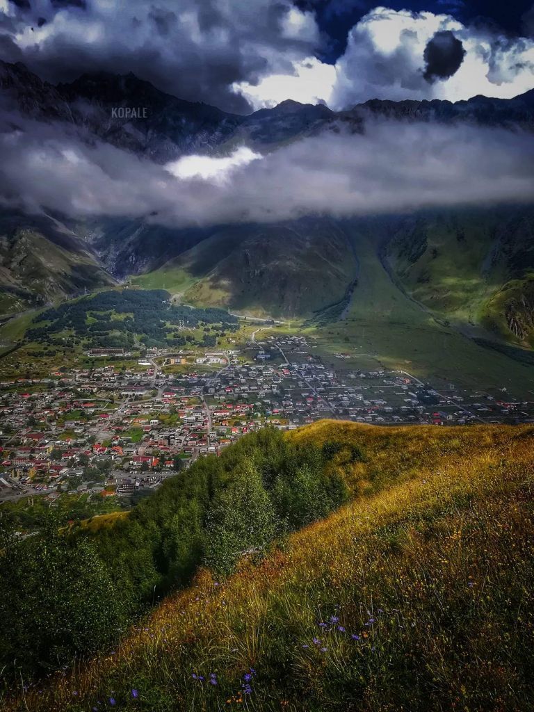 ერთდღიანი ულამაზესი ტური ყაზბეგში ..( თანხაში შედის გერგეთზე ასვლაც) სანახაობები: ჟინვალის წყალსაცავი-ანანური-თეთრი და შავი არაგვის შესართავი-გუდაურის პანორამა-გერგეთის სამება-დარიალის ხეობა-სოფელი სნო...