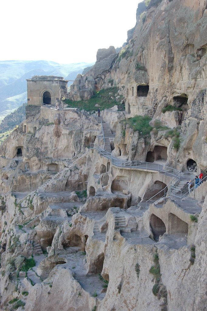 ბორჯომი - ლიკანი - მწვანე მომასტერი - რაბათი - ხერთვისის ციხე - ვანის - ქვაბები - ვარძია .