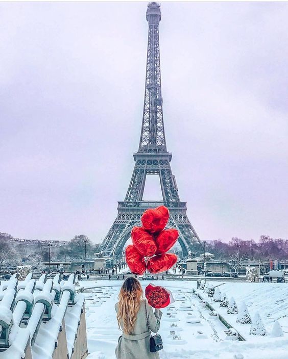 შობა პარიზში ₾-ად