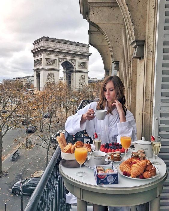 ვალენტინობის დღე პარიზში   ₾-ად