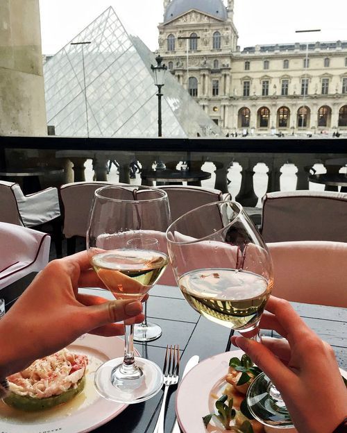 ვალენტინობის დღე პარიზში   ₾-ად