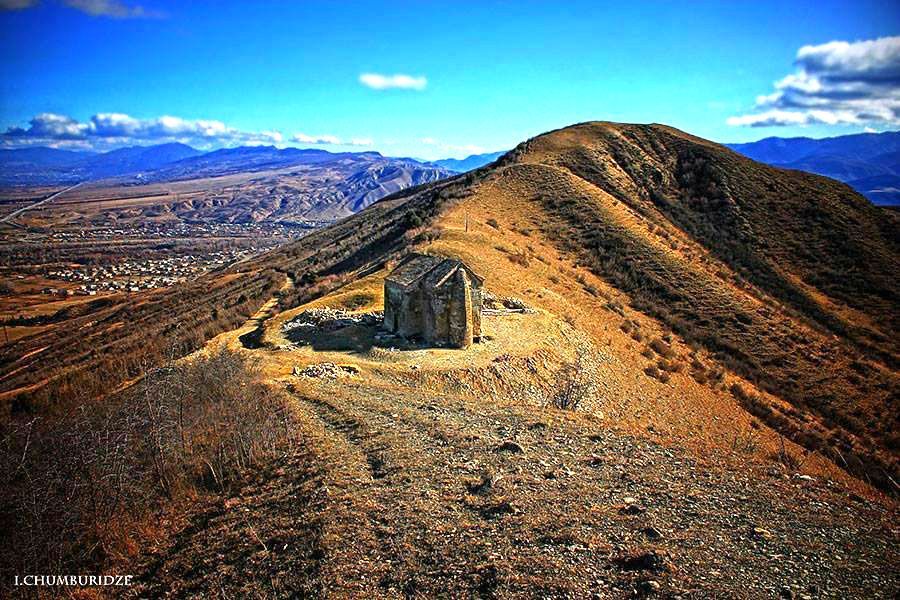თხოთის მთა, თეთრახევი, სხვილოს ციხე, სამთავისი და ა.შ.