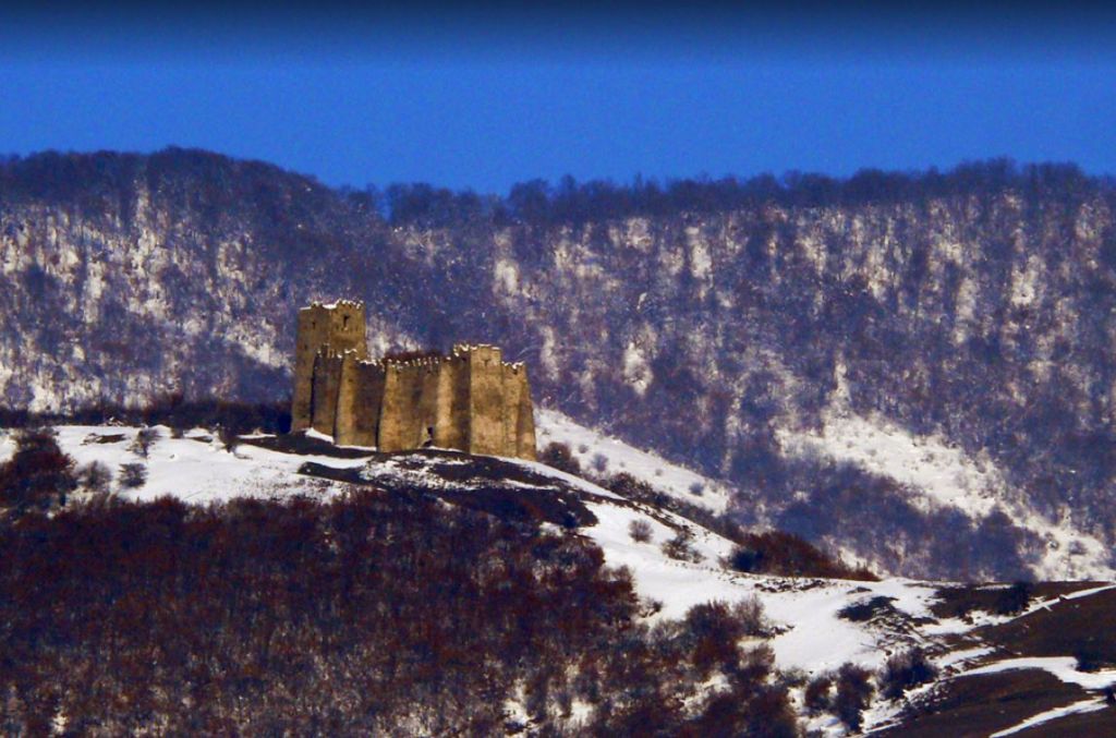 თხოთის მთა, თეთრახევი, სხვილოს ციხე, სამთავისი და ა.შ.