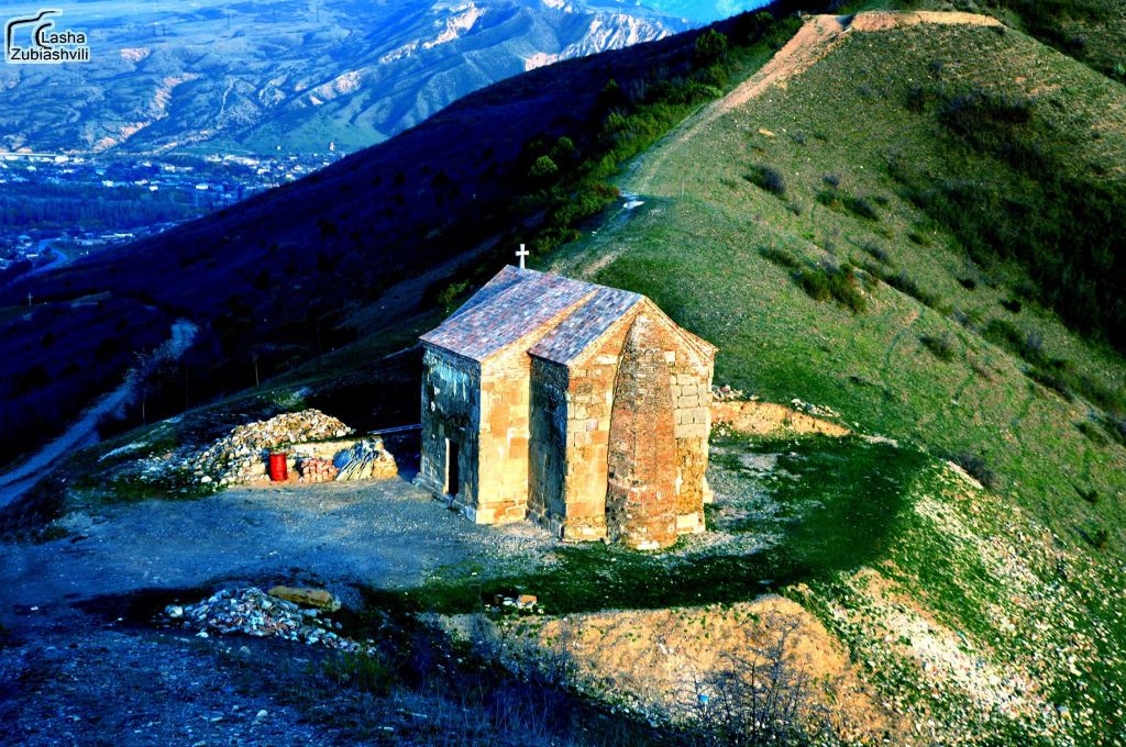 თხოთის მთა, თეთრახევი, სხვილოს ციხე, სამთავისი და ა.შ.