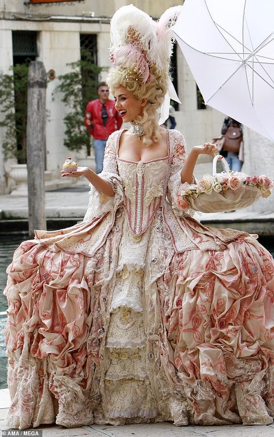 ვენეციის კარნავალი ₾