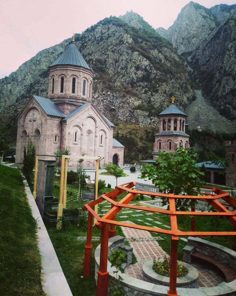 ერთდღიანი ულამაზესი ტური ყაზბეგში ..( თანხაში შედის გერგეთზე ასვლაც) სანახაობები: ჟინვალის წყალსაცავი-ანანური-თეთრი და შავი არაგვის შესართავი-გუდაურის პანორამა-გერგეთის სამება-დარიალის ხეობა-სოფელი სნო...