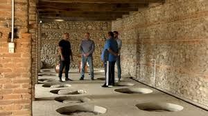 როდესაც თიხის ჭურჭელი დალუქულია – რა ხდება ქვევრში, ესაა საიდუმლო, რომელიც ღმერთსა და თიხას შორის რჩება“. . . მამაპაპურ ქართულ ქვევრებში ღვინის დაყენება  წლისაა , კახეთი ღვინის სამშომლოა !