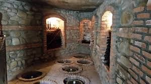 როდესაც თიხის ჭურჭელი დალუქულია – რა ხდება ქვევრში, ესაა საიდუმლო, რომელიც ღმერთსა და თიხას შორის რჩება“. . . მამაპაპურ ქართულ ქვევრებში ღვინის დაყენება  წლისაა , კახეთი ღვინის სამშომლოა !