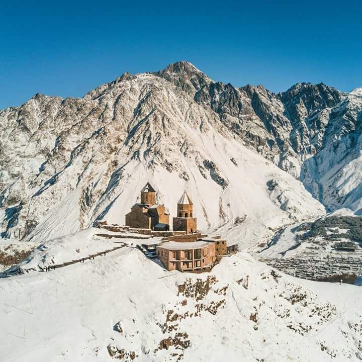 ერთდღიანი ჯიპ-ტური დათოვლილ ყაზბეგში ❄❄❄ გერგეტის სამება, გველეთის ჩანჩქერი, დარიალის სამონასტრო კომპლექსი ❄❄❄