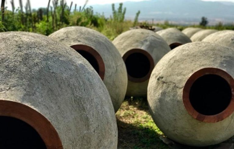 ღვინის ტური კახეთში - კახეთი ღვინის სამშობლოა , ღვინის დაყენება მამაპაპურ კახურ ქვევრებში   წლისაა