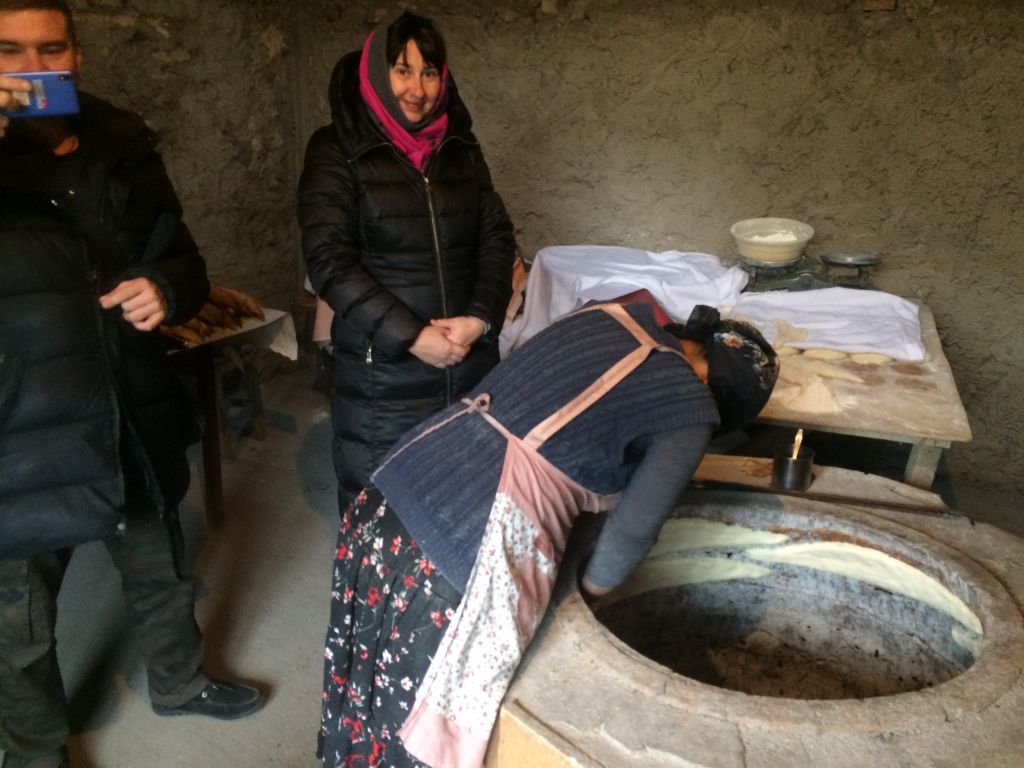 ქვევრებში დუღს მაჭარი ! ღვინის ტური სიღნაღში : მეღვინეობა " ხოხბის ცრემლები ! და არამარტო ღვინის ტური . . . შოკისმომგვრელი ტური ქიზიყში . . .