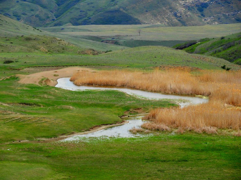 ნადარბაზევის ტბა, კვერნაქის ქედი, უფლისციხე, ქვახვრელი