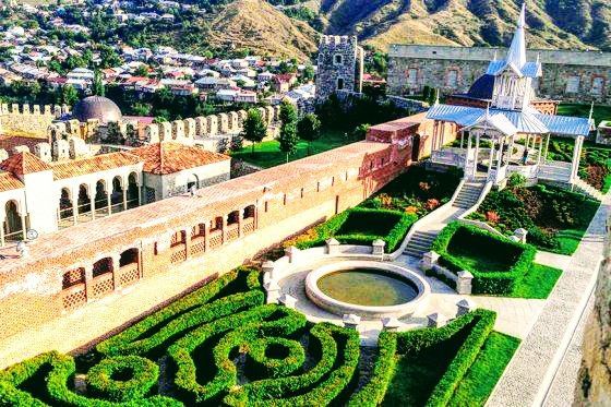 ერთდღიანი ტური სამცხე-ჯავახეთში : ვარძია - ვანის ქვაბები - ხერთვისის ციხე - რაბათი - მწვანე მონასრერი - ბორჯომი.