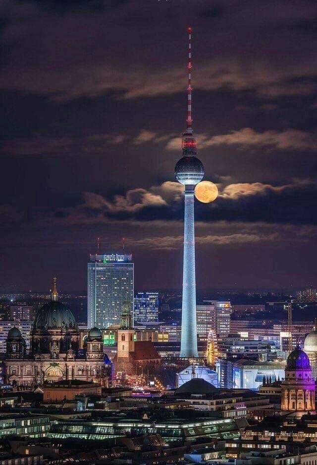 ჯგუფური ევროტური! ამსტერდამი-ბერლინი-პრაღა-ბრიუსელი-სტოკჰოლმი-ვენა