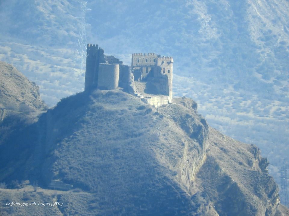 თხოთის მთა, თეთრახევი, სამთავისი, ქსნის ციხე და ა.შ.