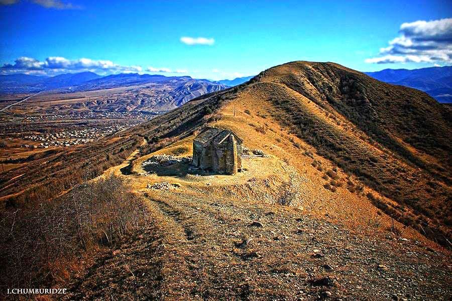 თხოთის მთა, თეთრახევი, სამთავისი, ქსნის ციხე და ა.შ.