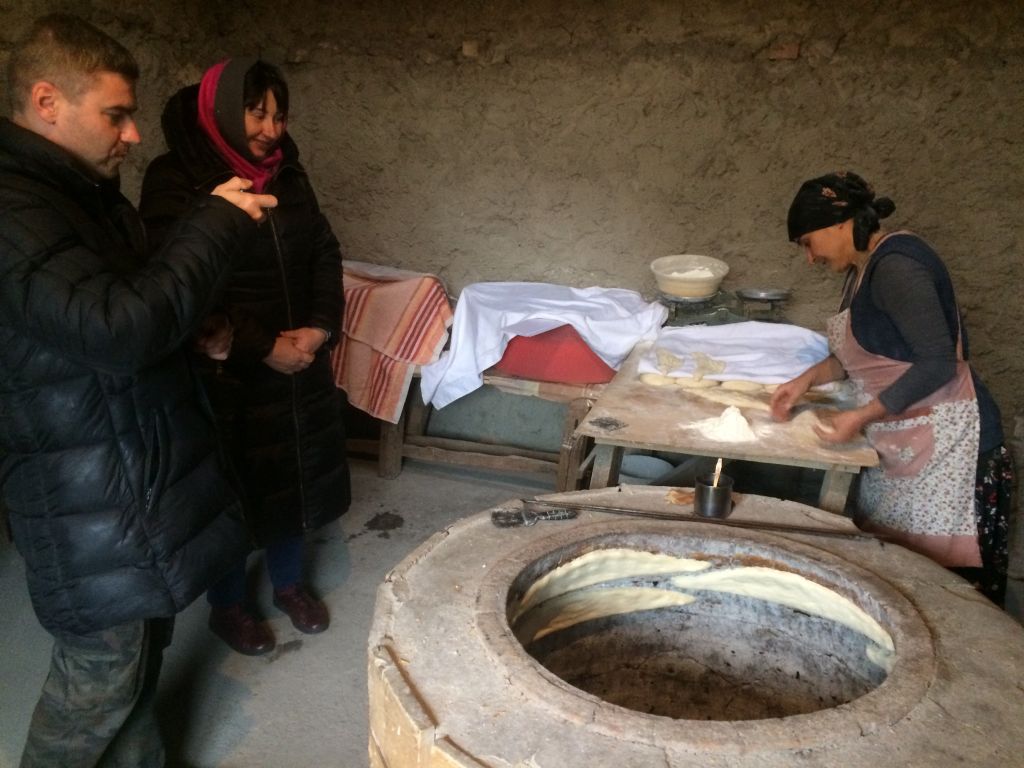 ერთდღიანი ტური ღვინის სამშობლოში : ლეგენდარული ტური ლეგენდარულ სიღნაღში, წინაპართა თავშესაფარი, წმინდანის მონასტერი, მსოფლიო ბრენდი ჭაჭა და სავიზიტო ბარათი ხაშლამა