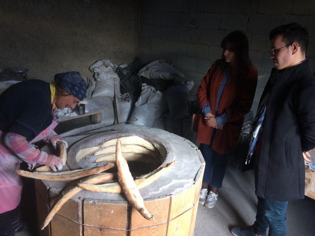 ერთდღიანი ღვინის ტური ქიზიყში : სიღნაღი -ღვინის დაყენება მამაპაპურ ქართულ ქვევრებში წლისაა, ქიზიყი ღვინის სამშობლოა . . .