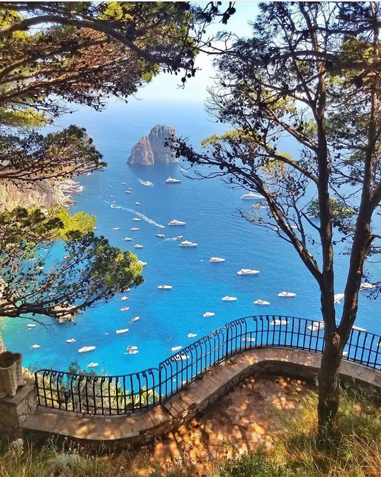 კაპრი, ნეაპოლი