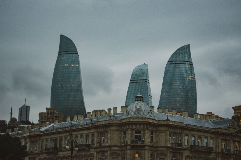 მოდიხარ ვალენტობას ბაქოში?!