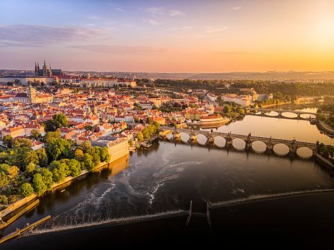 შენი მეგზური ⤿ პრაღაში