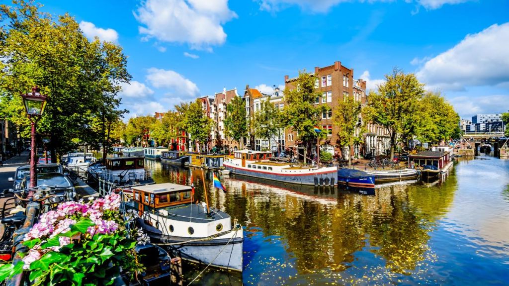 ამსტერდამი და ექსკურსიაზე ვოლენდამი და მარკენი