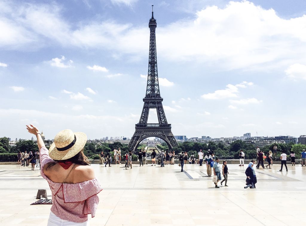 იმოგზაურე პარიზში -